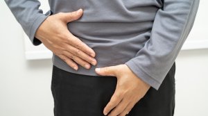 ¿En qué consiste la operación de hernia inguinal con malla?