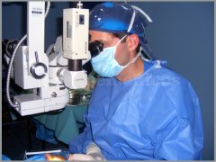 Dr. Eduardo Pérez-Salvador, realizando pruebas - Clínica Dres Pérez Salvador