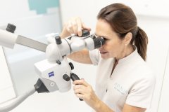 Tecnología al servicio del equipo médico - Clínica Dental Dra. Elena Adalia