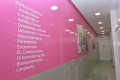 Entrando a la clínica - Implanta Dental