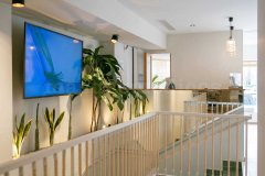 Sala de recepción al paciente de Clínicas H3 fisioterapia en Madrid - Clínicas H3