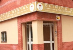 AVDA. REINO UNIDO esquina C/COLONIA.  Los Bermejales. SEVILLA - Clínica Dental Los Bermejales