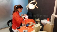 Higienista y paciente en el gabinete - Doctor Javier Albalat Estela